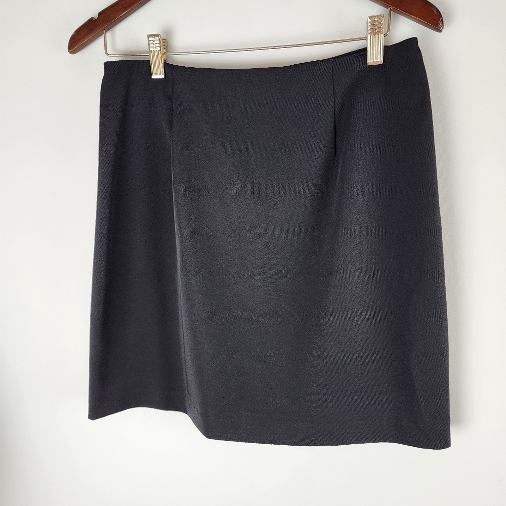 Alyn Paige Little Black Mini Zipper Back Closure Skirt Size 9/10 - Picture 2 of 5